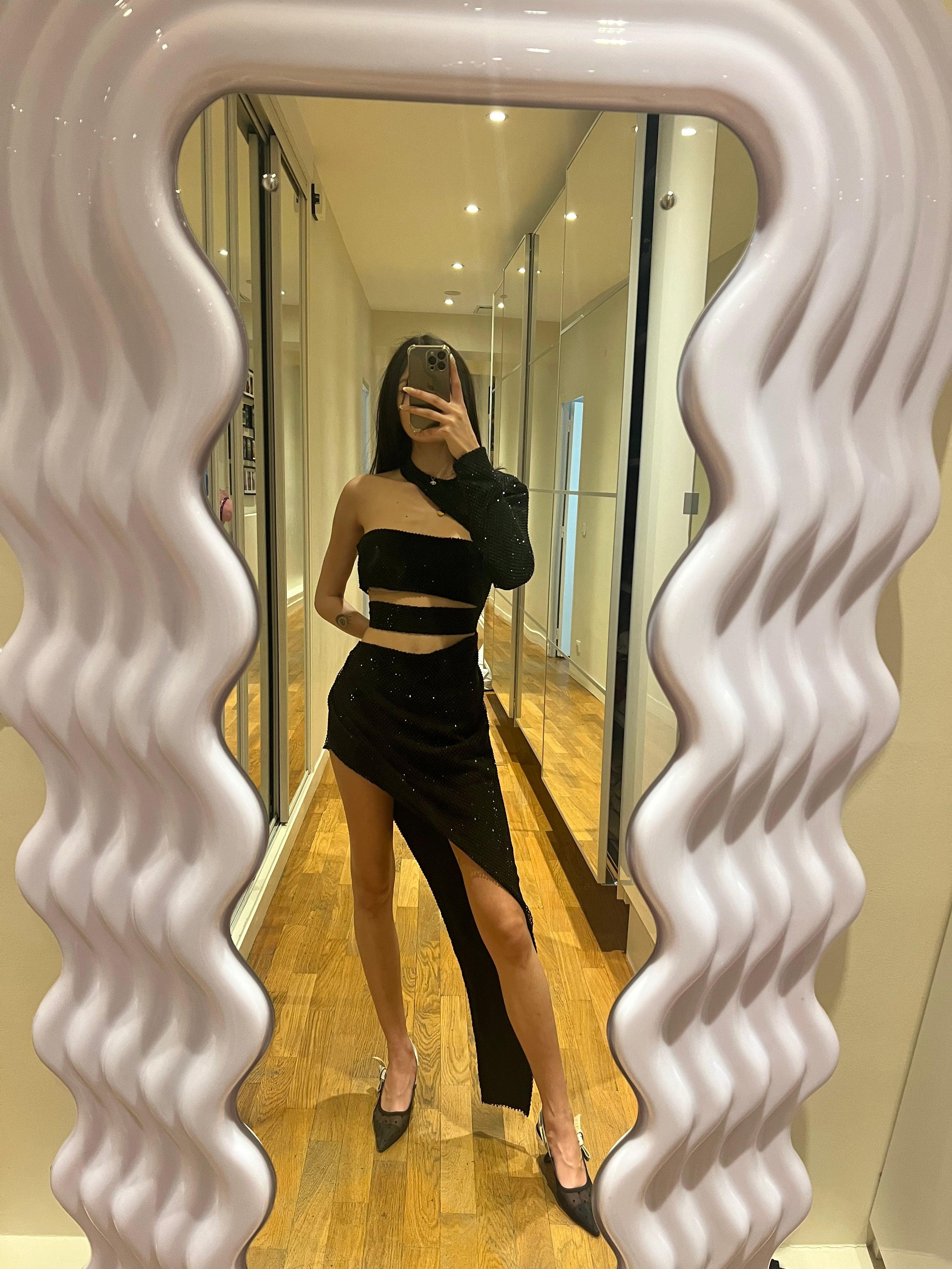 robe-noire-sequins-d-coupe-maison-lou