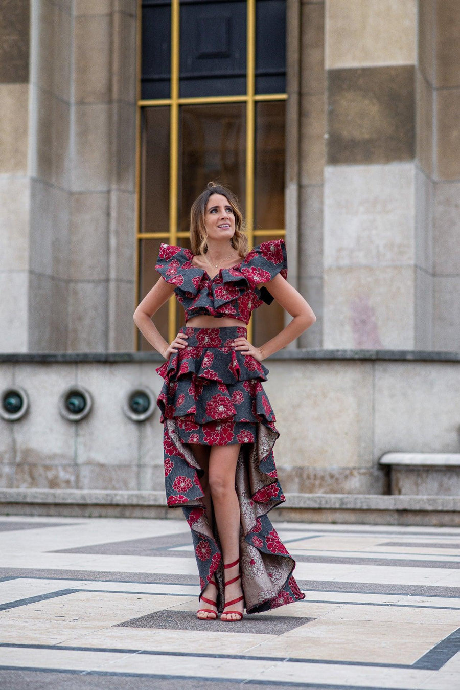 Ensemble asymétrique en jacquard fleurs rouges avec haut assorti - Maison Lou