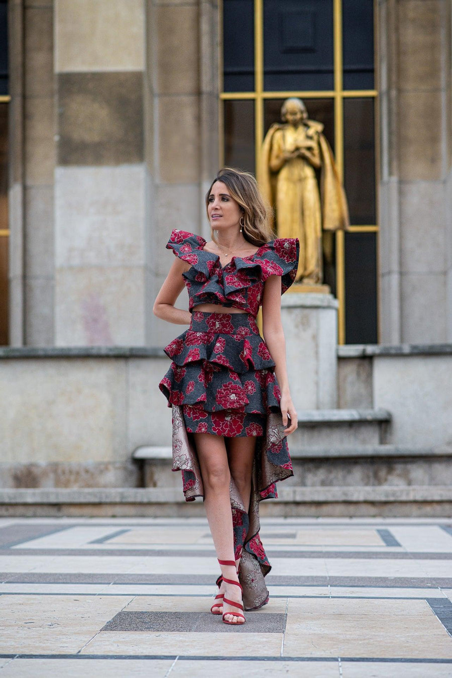 Ensemble asymétrique en jacquard fleurs rouges avec haut assorti - Maison Lou