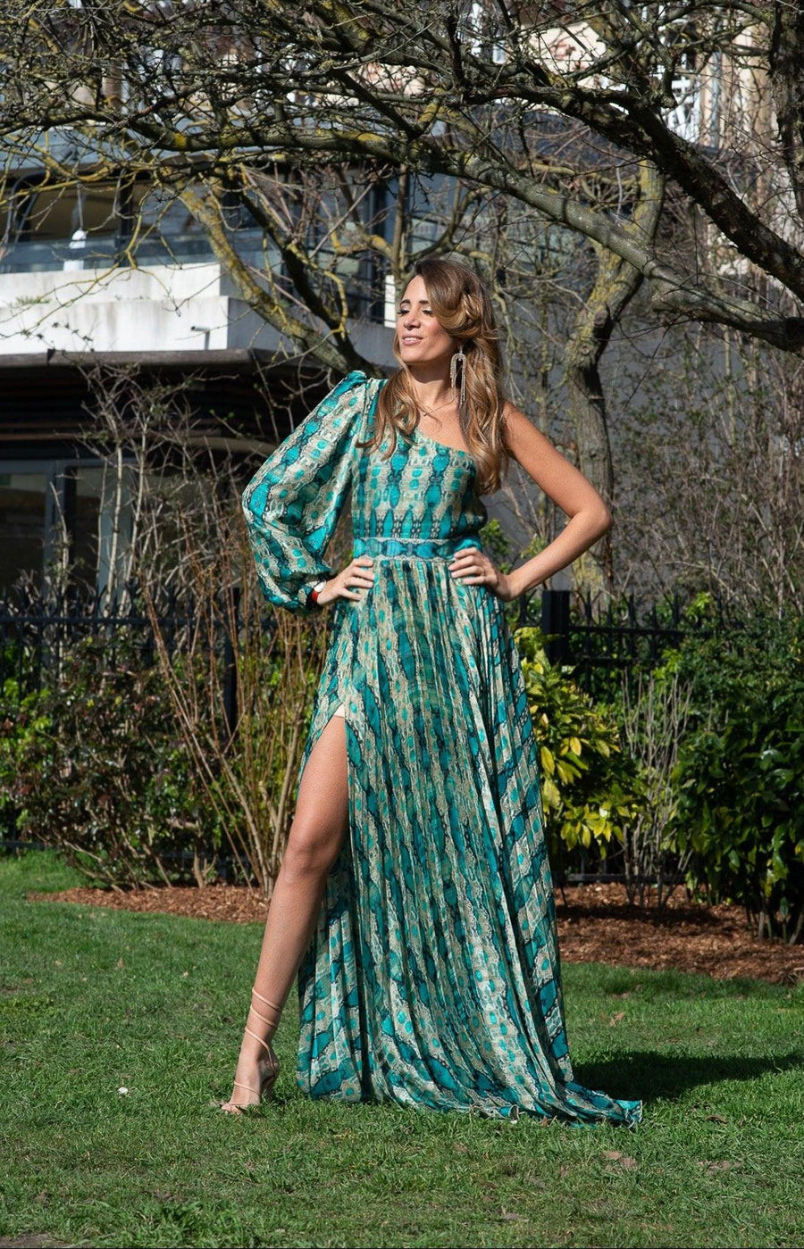 Robe longue du soir en soie sauvage bleue verte – Maison Lou