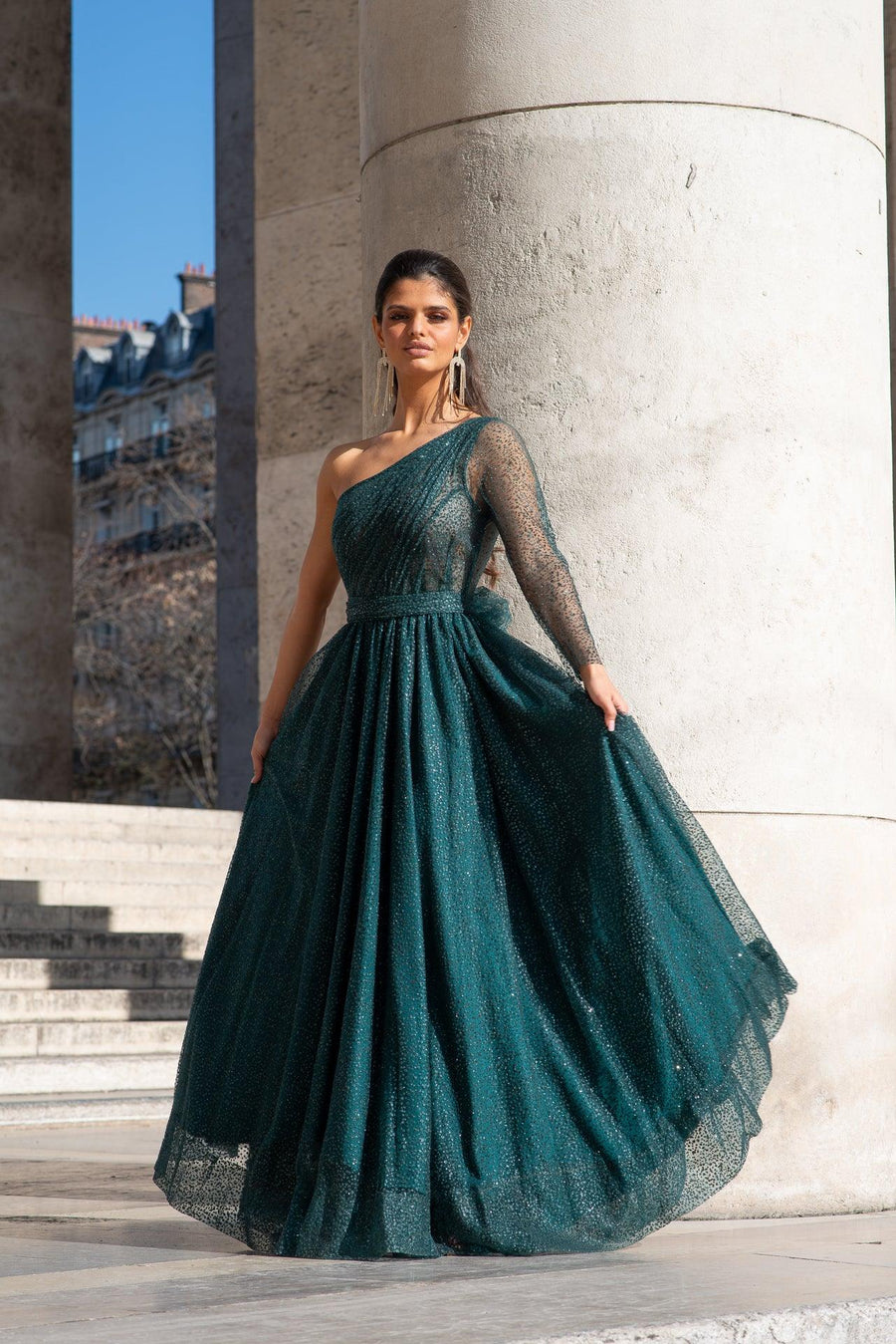 Robe longue du soir verte asymétrique brodée - Maison Lou