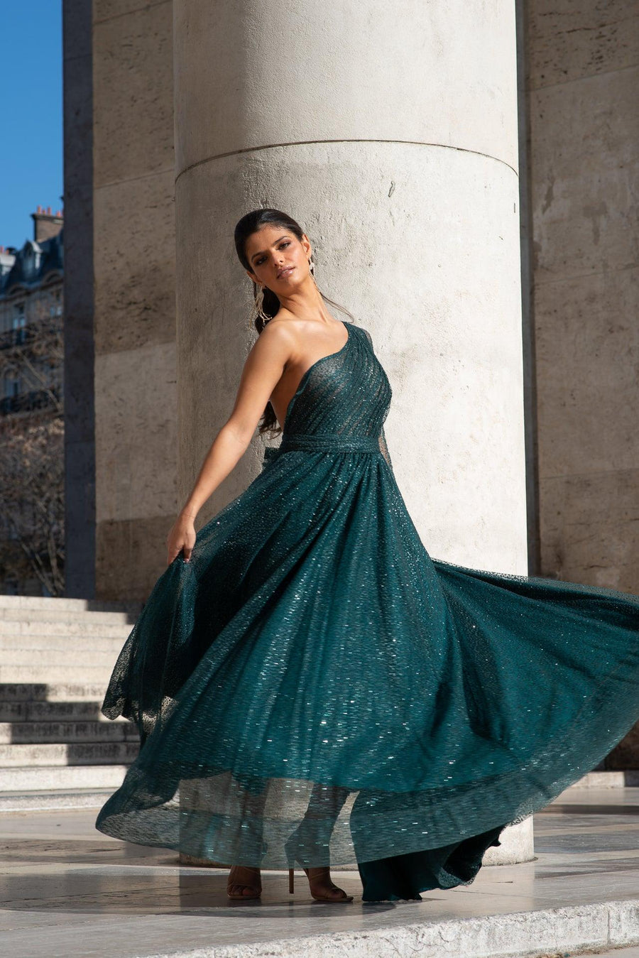 Robe longue du soir verte asymétrique brodée - Maison Lou