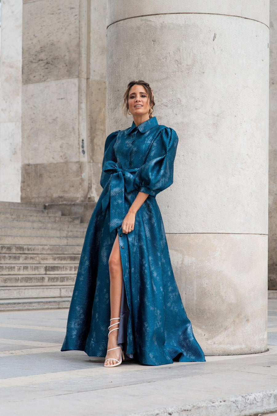 Robe longue du soir en jacquard bleu texturé - Maison Lou
